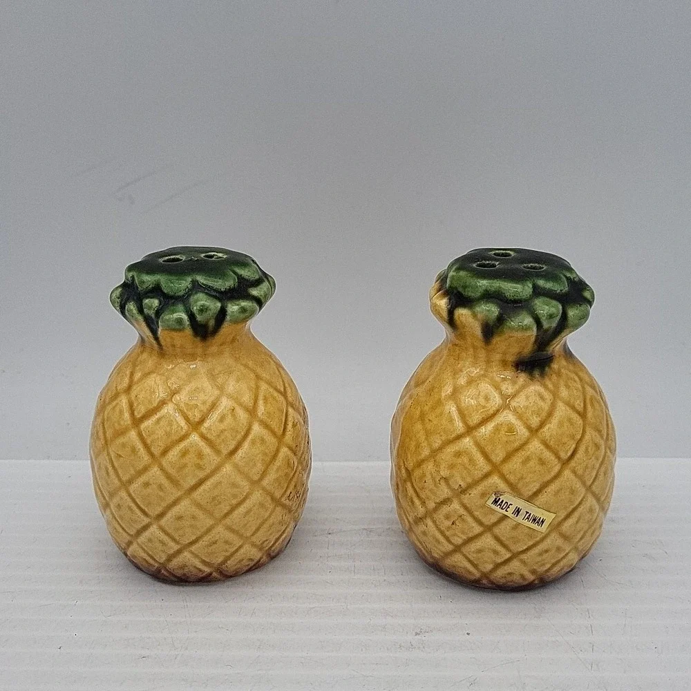 Vintage Aloha Hawaii Pineapple Salt & Pepper Shakers 2 3/4